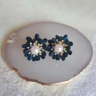 フラワーモチーフ　花　ピアス(ピアス)