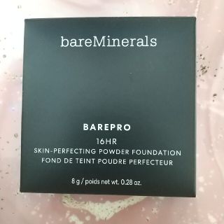 ベアミネラル(bareMinerals)の新品 ベアミネラル ベアプロ 16HR パウダーファンデ ライト 20 ウォーム(ファンデーション)