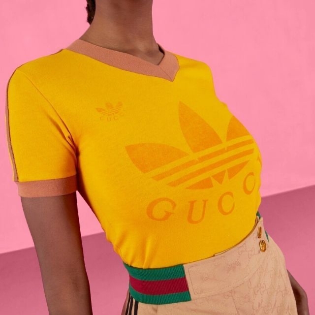新品 定価85,800 S グッチ VネックTシャツadidasxGucci 新品 定価85,800 S グッチ VネックTシャツadidasxGucci