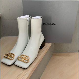 バレンシアガ 白 ブーツ(レディース)の通販 5点 | Balenciagaの