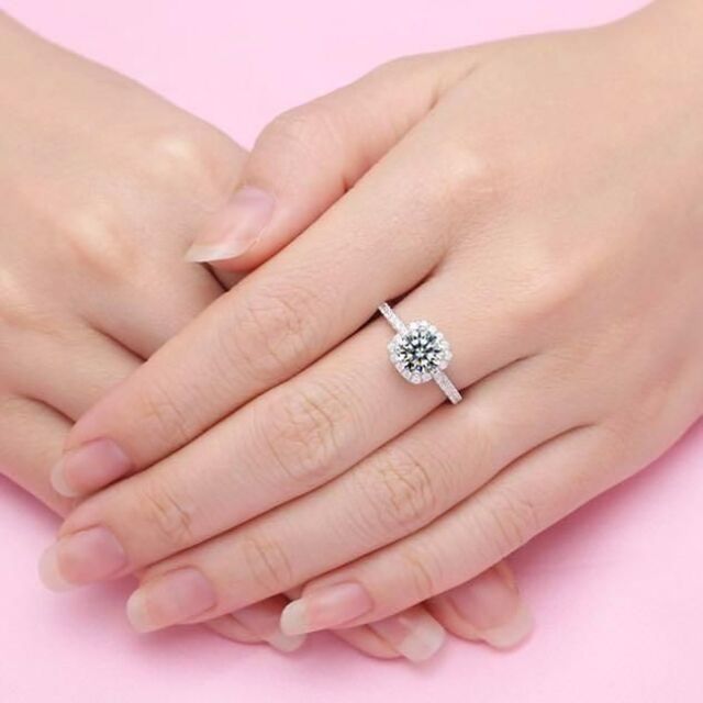 エンゲージリング　人口ダイヤモンド　レディース　大粒　シルバー925　新品 レディースのアクセサリー(リング(指輪))の商品写真