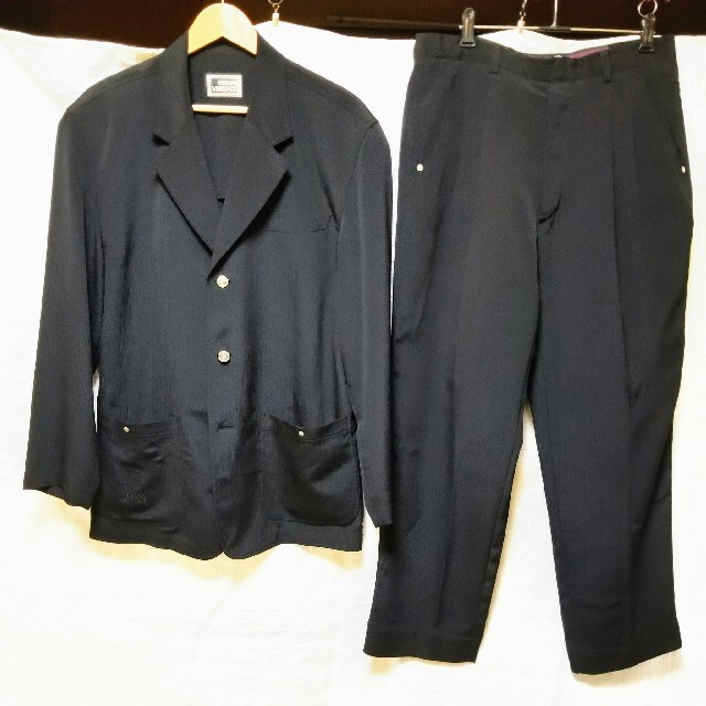 VERSACE(ヴェルサーチ)のGIANNI VERSACE ヴェルサーチ メンズ スーツ カラー ブラック メンズのスーツ(セットアップ)の商品写真