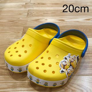 クロックス(crocs)のクロックス　未使用　ミニオン  20cm 黄色　アクアサボ　サンダル(サンダル)