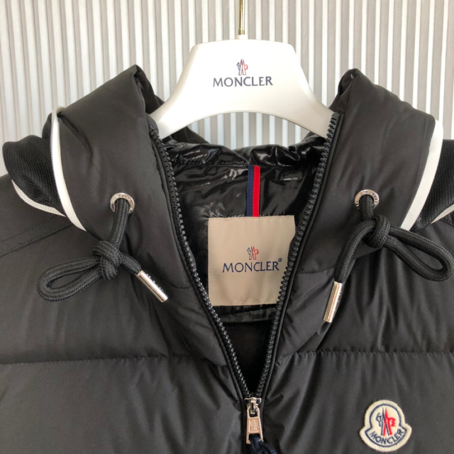 MONCLER(モンクレール)の 新品未使用MONCLER Cardere カルデール ダウンジャケット 2 メンズのジャケット/アウター(ダウンジャケット)の商品写真