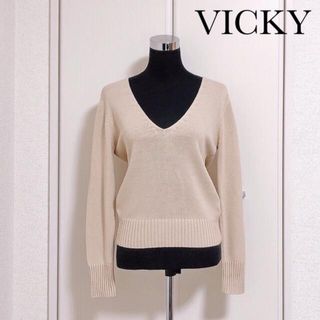 ビッキー(VICKY)のビッキー Ｖネック ニット トップス(ニット/セーター)