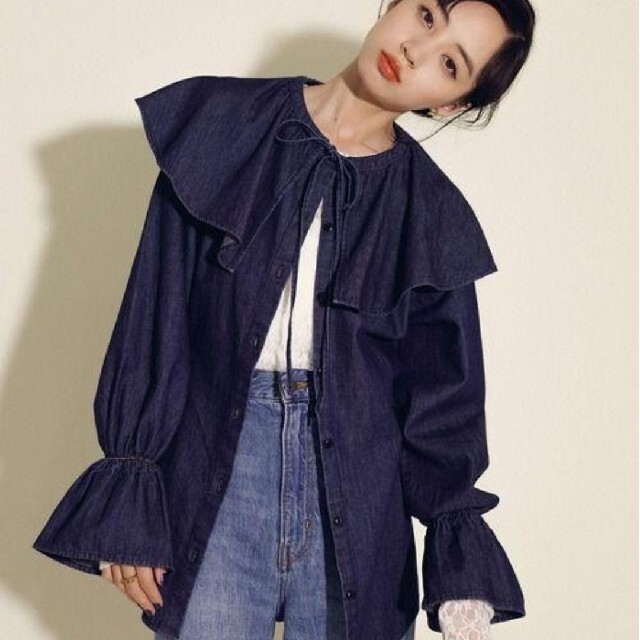 ROPE mademoiselle(ロペマドモアゼル)のMADEMOISELLE ROPE【MR Jeans】2WAYダンガリーブラウス レディースのトップス(シャツ/ブラウス(長袖/七分))の商品写真