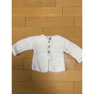 プチバトー(PETIT BATEAU)のプチバトー  PETIT BATEAU オフホワイト　カーディガン　6m 67(カーディガン/ボレロ)