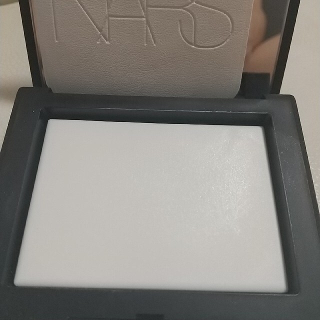 NARS - ほぼ新品✨ナーズ✨ライトリフレクティングプレストパウダー✨