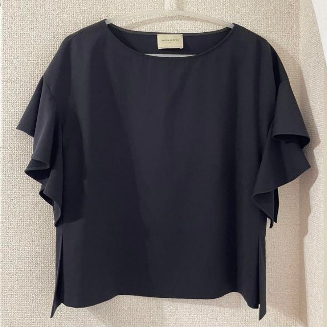 UNITED ARROWS(ユナイテッドアローズ)のたっぷりフリルが可愛い♪　袖フリル 半袖カットソー　S　ブラック レディースのトップス(Tシャツ(半袖/袖なし))の商品写真