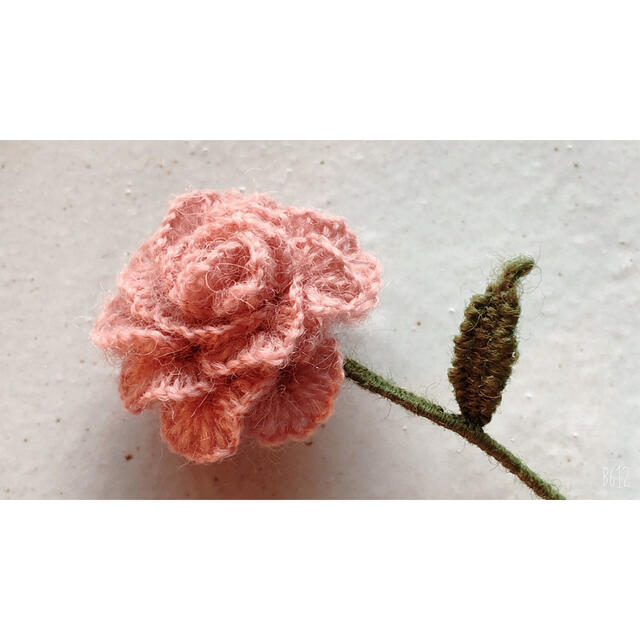 お花のブローチ　薔薇ブローチ　立体刺繍ブローチ レディースのアクセサリー(ブローチ/コサージュ)の商品写真