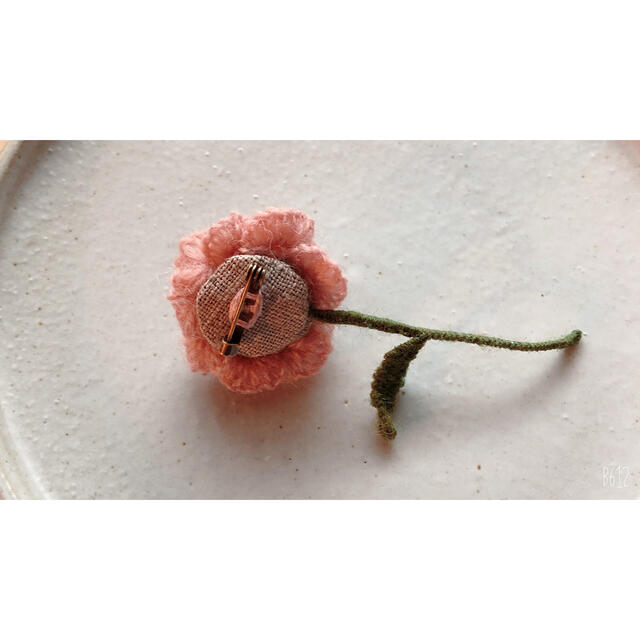 お花のブローチ　薔薇ブローチ　立体刺繍ブローチ レディースのアクセサリー(ブローチ/コサージュ)の商品写真