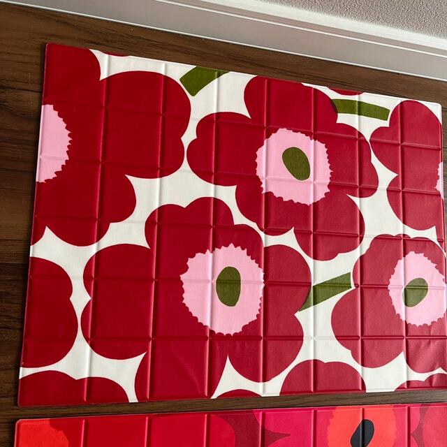 marimekko(マリメッコ)のマリメッコmarimekko 撥水コーティングランチョンマット2枚セット インテリア/住まい/日用品のキッチン/食器(テーブル用品)の商品写真