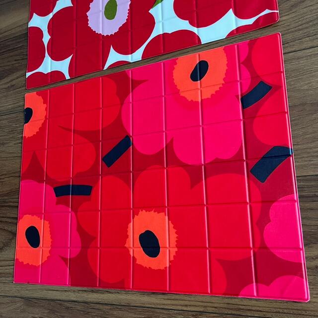 marimekko(マリメッコ)のマリメッコmarimekko 撥水コーティングランチョンマット2枚セット インテリア/住まい/日用品のキッチン/食器(テーブル用品)の商品写真