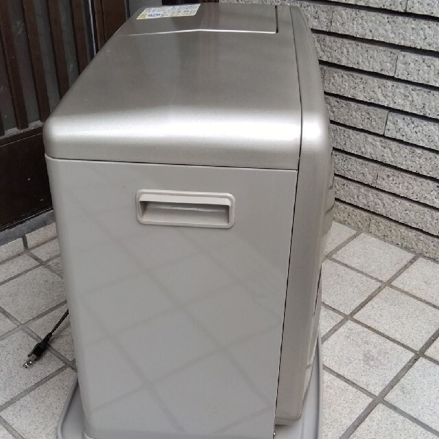 コロナ - コロナ石油ファンヒーター2011年製品の通販 by やま コロナ - コロナ石油ファンヒーター2011年製品の通販 by やま