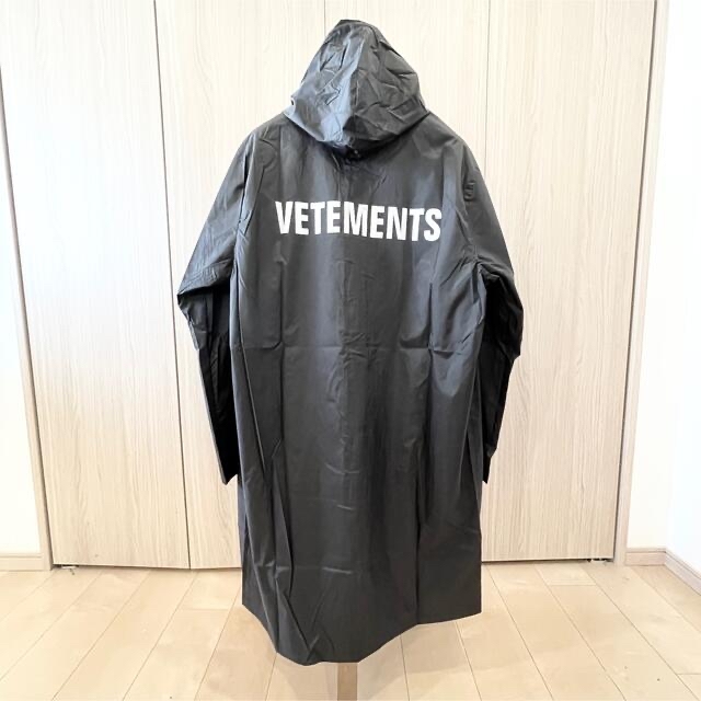 VETEMENTS ヴェトモン レインコート ナイロン off-white 黒