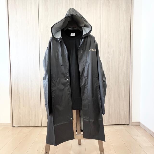 VETEMENTS ヴェトモン レインコート ナイロン off-white 黒