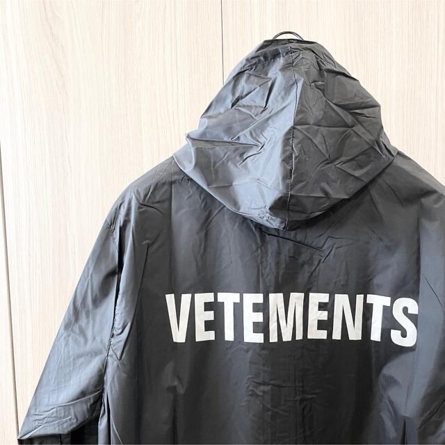 VETEMENTS ヴェトモン レインコート ナイロン off-white 黒