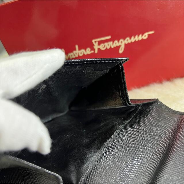 2023大人気Salvatore Ferragamo サルヴァトーレフェラガモ 2つ折り財布 ガンチーニ レザー 黒の通販 by  ありす｜サルヴァトーレフェラガモならラクマ財布