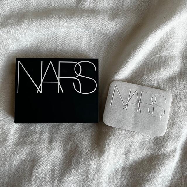 NARS(ナーズ)の【NARS】ライトリフレクティングセッティングパウダー プレスト N 10g コスメ/美容のベースメイク/化粧品(フェイスパウダー)の商品写真