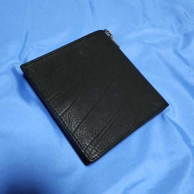 ISAMUKATAYAMA BACKLASH(イサムカタヤマバックラッシュ)のISAMU KATAYAMA BACKLASH カーフレザー 2つ折り財布 メンズのファッション小物(折り財布)の商品写真