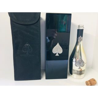 アルマンドバジ(Armand Basi)のARMANDO DE BRIGNAC 箱入り空瓶2本セット（シルバー／ピンク）(置物)