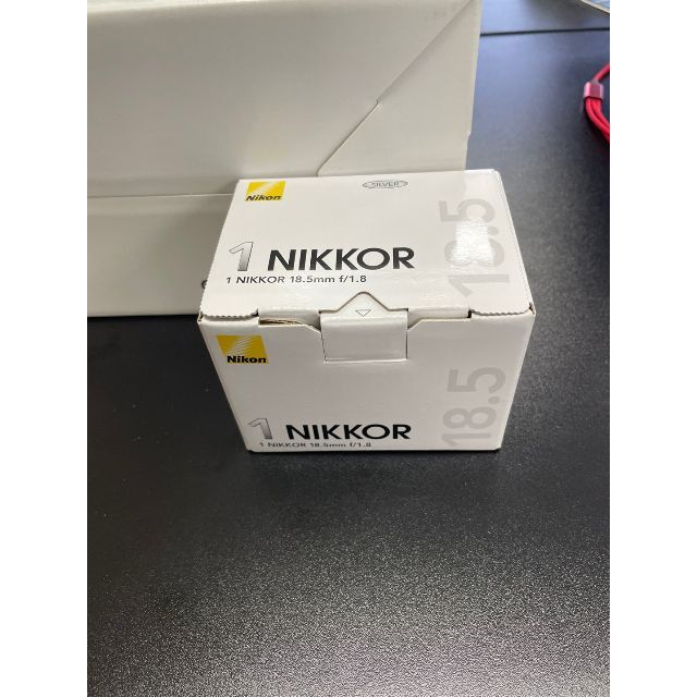 Nikon(ニコン)のNikon Nikon 1 J5 ダブルレンズキット シルバー スマホ/家電/カメラのカメラ(ミラーレス一眼)の商品写真