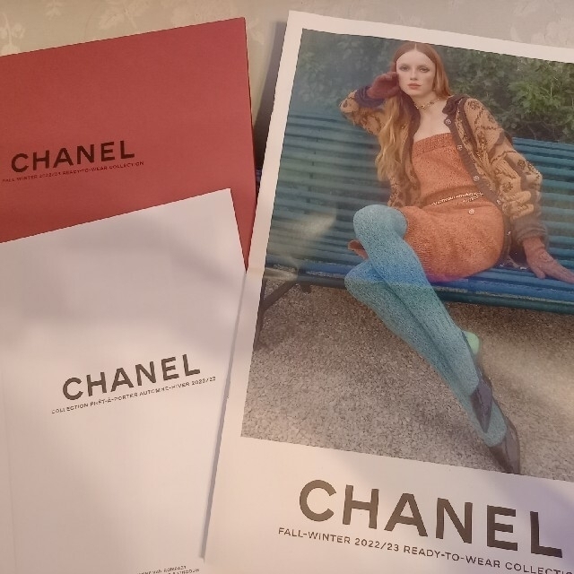 CHANEL(シャネル)のCHANEL2022/23 秋冬プレタポルテコレクション　カタログ エンタメ/ホビーの雑誌(ファッション)の商品写真