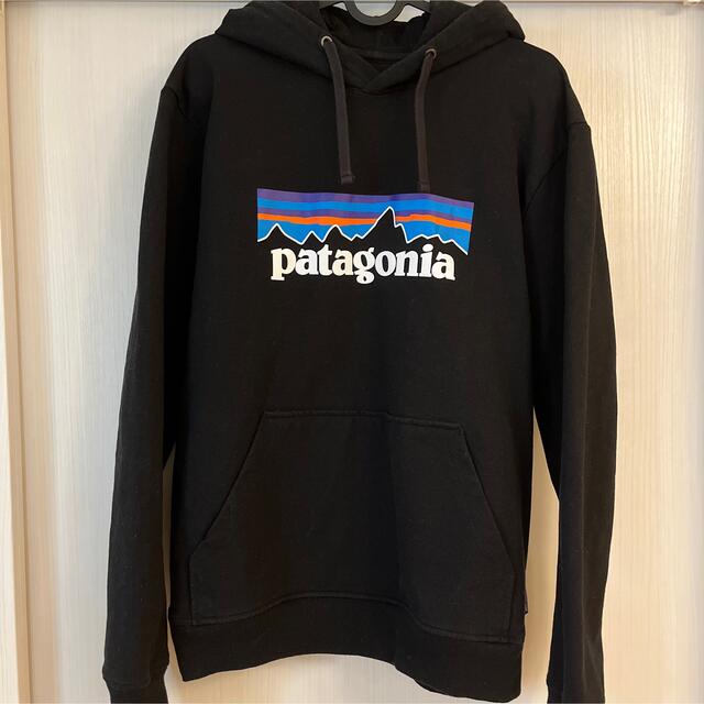 patagonia(パタゴニア)のパタゴニア P6 パーカー S ブラック メンズのトップス(パーカー)の商品写真