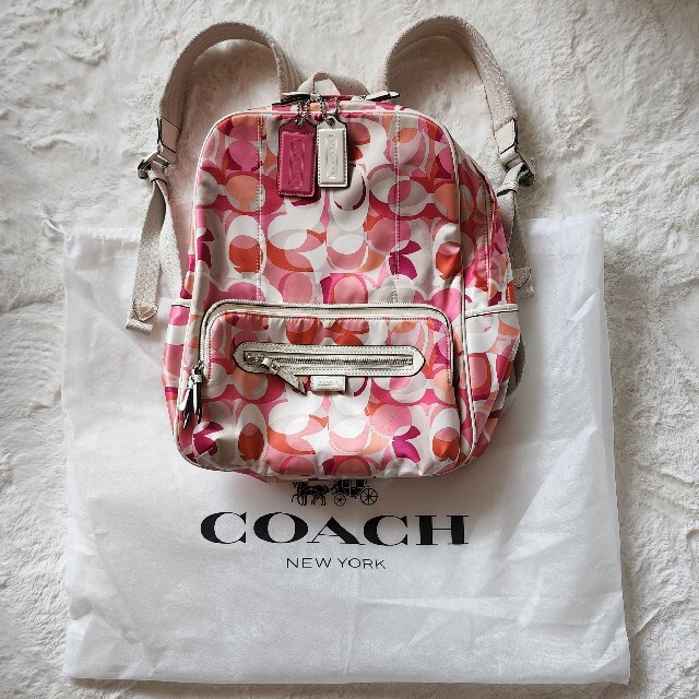 COACHコーチリュック　ピンク系ポケット多めで使いやすい | フリマアプリ ラクマ