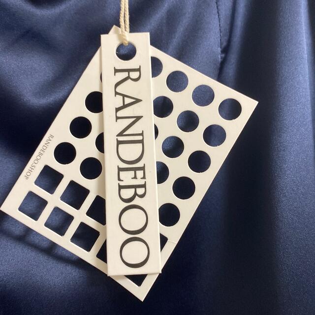 RANDEBOO(ランデブー)の新品未使用サテンロングスカート レディースのスカート(ロングスカート)の商品写真