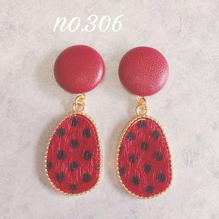 no.306 レッド フェイクレザー ファー レッド ピアス、イヤリング(ピアス)