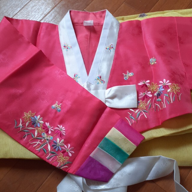 新作高級チマチョゴリ淡いピンク韓服黄緑 鳴く 新作高級チマチョゴリ淡いピンク韓服黄緑 鳴く