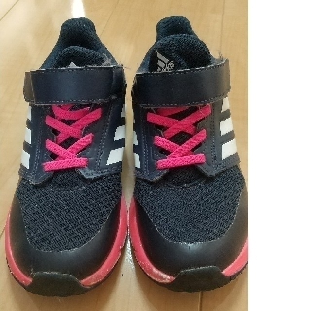 adidas(アディダス)のキッズ スニーカー アディダス 21.5cm キッズ/ベビー/マタニティのキッズ靴/シューズ(15cm~)(スニーカー)の商品写真