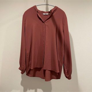 ユニクロ(UNIQLO)のユニクロ　ノーカラーブラウス　Mサイズ(シャツ/ブラウス(長袖/七分))