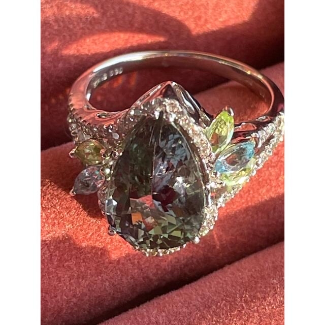 美憂様タンザナイト5ct 以上　天然ダイヤ　18金　k18日本製 レディースのアクセサリー(リング(指輪))の商品写真