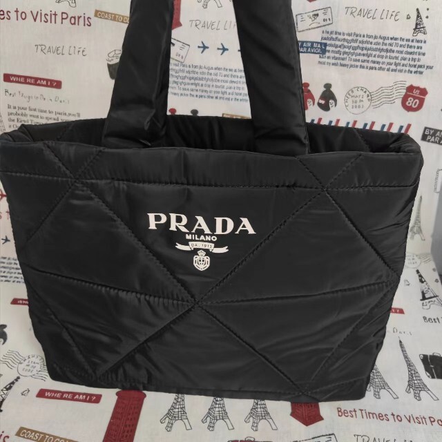 代引き不可】 PRADAトートバッグ