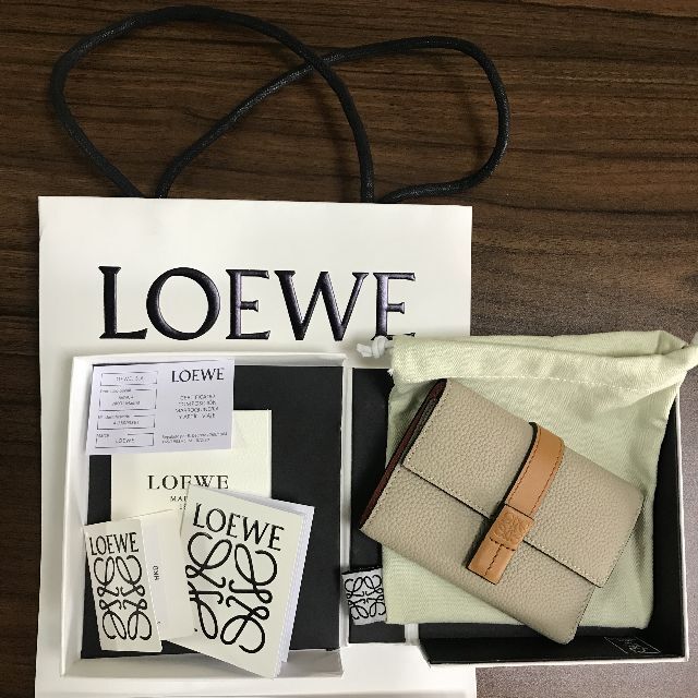 LOEWE - LOEWE バーティカル ウォレットスモール 三つ折り財布の通販 