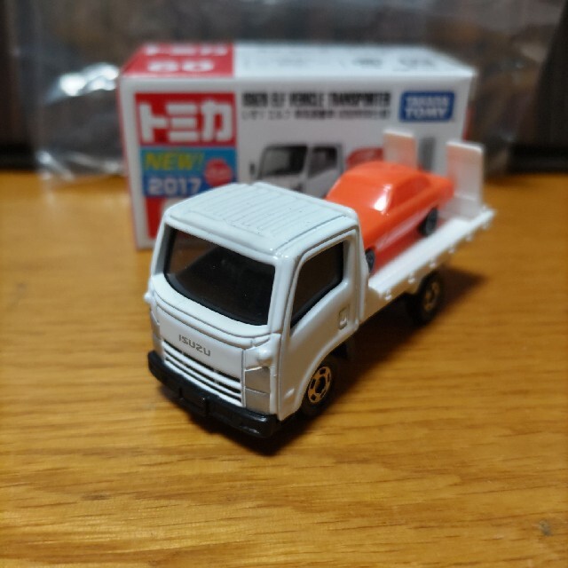 Takara Tomy(タカラトミー)のトミカ　いすゞエルフ　車両運搬車 エンタメ/ホビーのおもちゃ/ぬいぐるみ(ミニカー)の商品写真