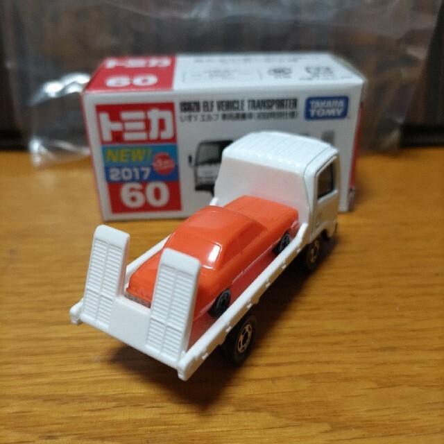 Takara Tomy(タカラトミー)のトミカ　いすゞエルフ　車両運搬車 エンタメ/ホビーのおもちゃ/ぬいぐるみ(ミニカー)の商品写真