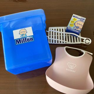 ベビービョルン(BABYBJORN)のmytn様専用　ミルトン　容器　錠剤&ベビービョルンエプロン付き(哺乳ビン用消毒/衛生ケース)