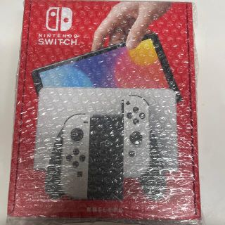 ニンテンドースイッチ(Nintendo Switch)の任天堂　Switch  新品未開封(携帯用ゲーム機本体)