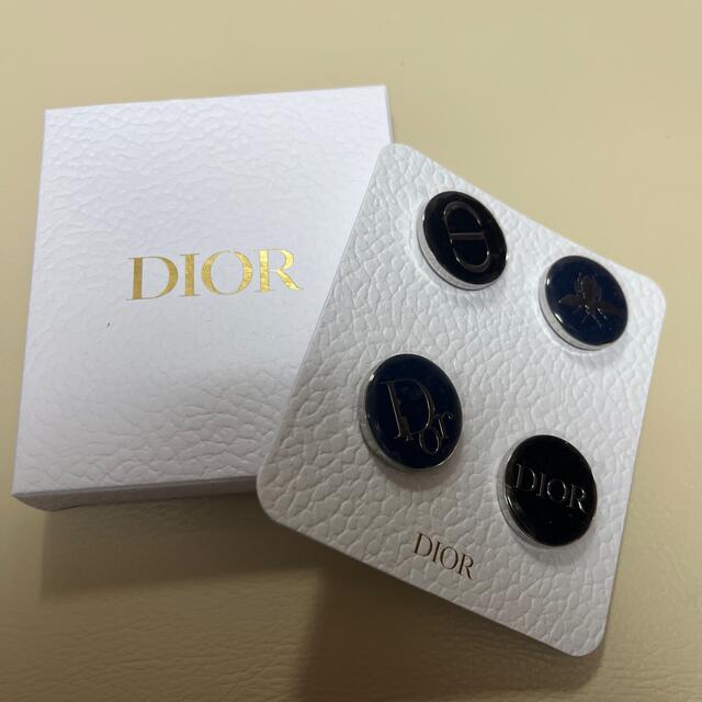 Dior(ディオール)のDior ノベルティ ピンバッジ エンタメ/ホビーのコレクション(ノベルティグッズ)の商品写真