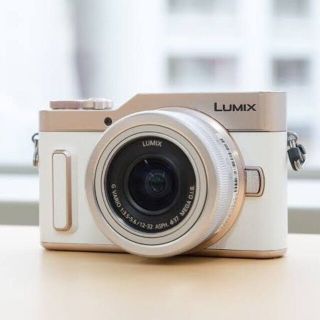 パナソニック(Panasonic)のPanasonic LUMIX DC-GF10W-W(ミラーレス一眼)