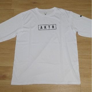 長袖Tシャツ AKTR LOGO L/S  220-004005（ホワイト）(Tシャツ/カットソー(七分/長袖))