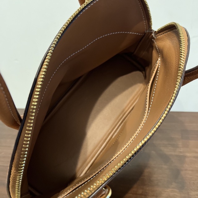 ブガッティ バッグ 27サイズ レディースのバッグ(ハンドバッグ)の商品写真