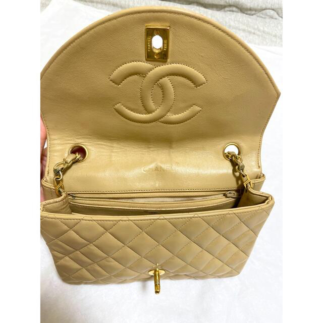 CHANEL(シャネル)のCHANEL シャネル マトラッセ　ベージュ レディースのバッグ(ショルダーバッグ)の商品写真