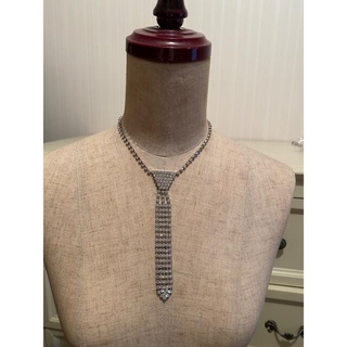 ラインストーン　ネクタイ型ネックレス(ネックレス)