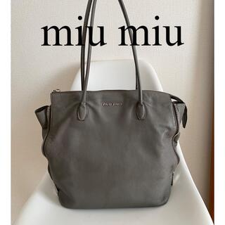 ミュウミュウ(miumiu)の【miu miu】ハンドバッグ A4サイズ収納可(トートバッグ)