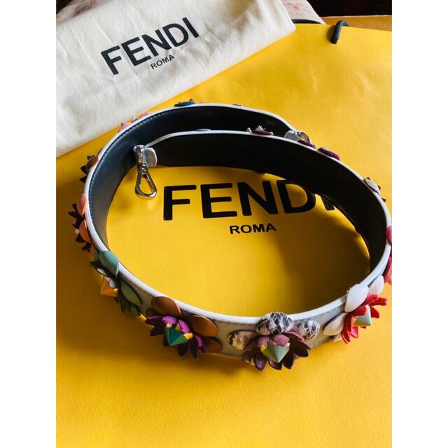 【美品】フェンディ FENDI ショルダー ストラップユー フラワー　マルチ