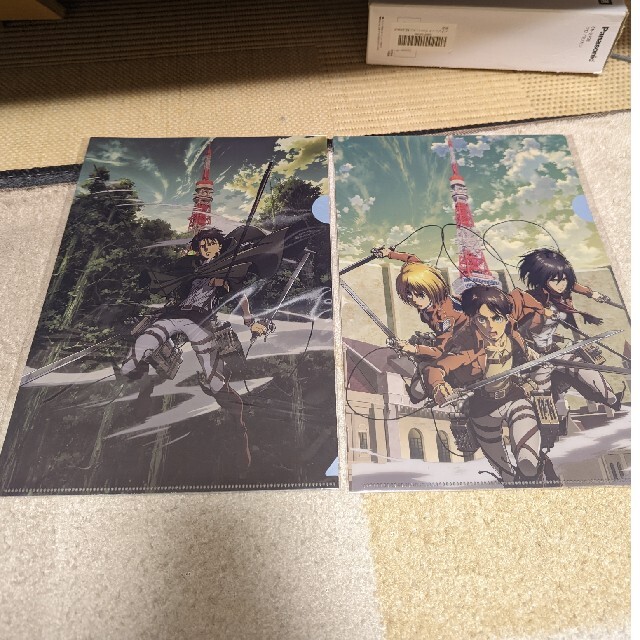 進撃の巨人　クリアファイル　東京タワー（リヴァイミカサ　エレン　アルミン） エンタメ/ホビーのおもちゃ/ぬいぐるみ(キャラクターグッズ)の商品写真